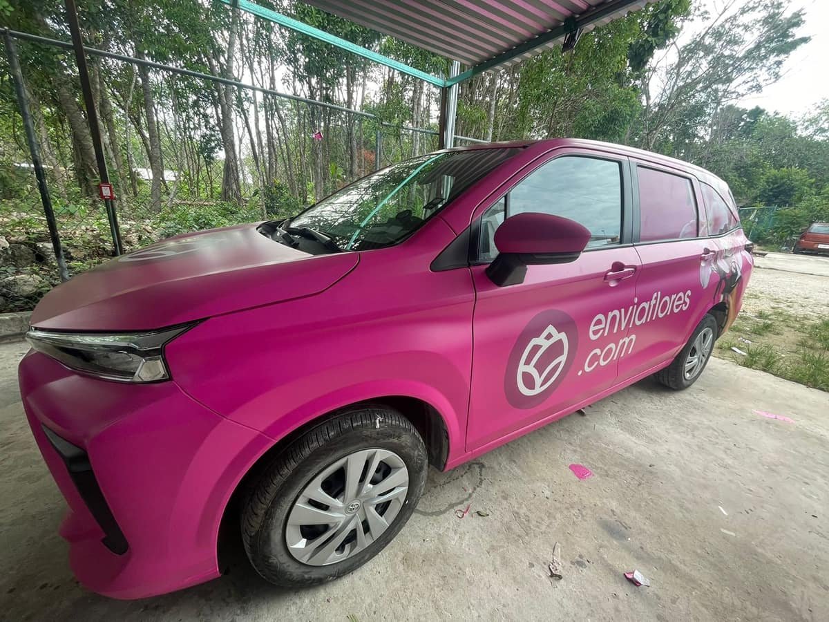 Rotulación vehicular completa para enviaflores.com en Cancún